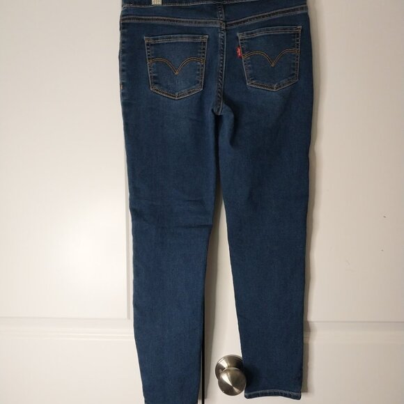 2 Levis Pull-On Jeggings - Picture 10 of 10